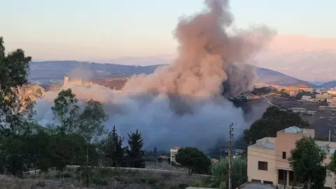 Israel's Bombing Raids Hit Southeastern Lebanon