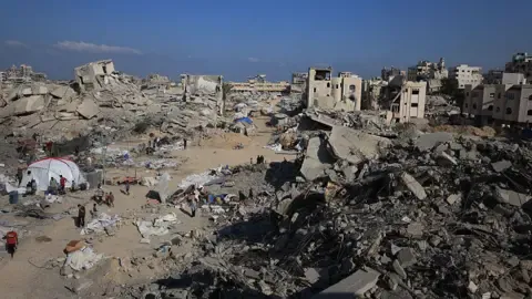 Military Tanks Push into Key Gazan Civilian Area