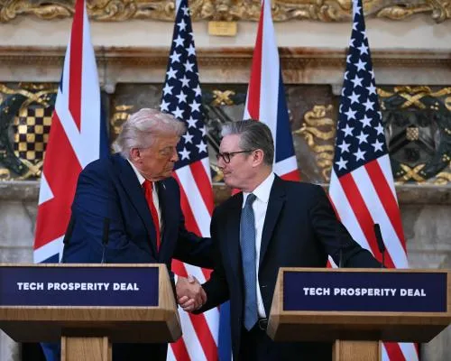 Trump Turns Fire on Vladimir Putin and Praises UK in Press Conference with Starmer