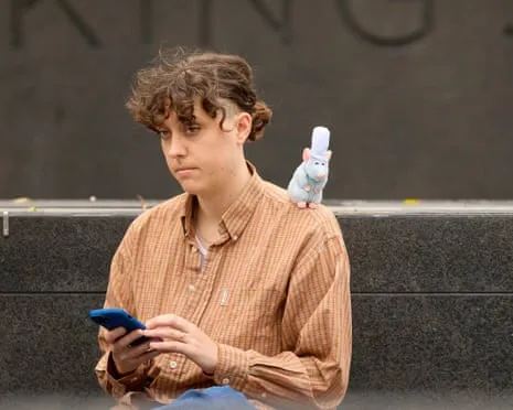 ‘People offer me a broad clearance’: My strange week of donning shoulder toys